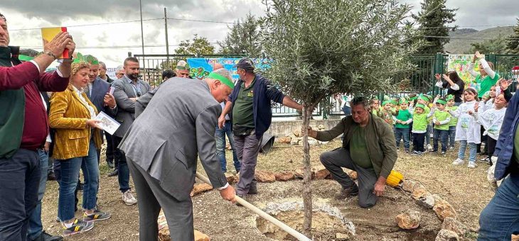 Festa dell’albero, piantumato un ulivo con gli studenti di Misilmeri. Barbagallo: «Avvicinare i giovani alla tutela dell’ambiente» 